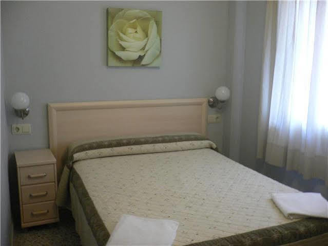 Hostal Badalona Esterno foto
