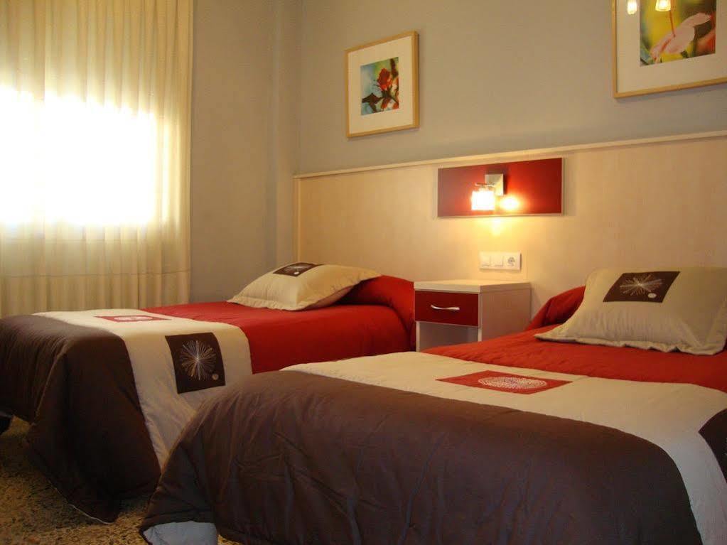 Hostal Badalona Esterno foto
