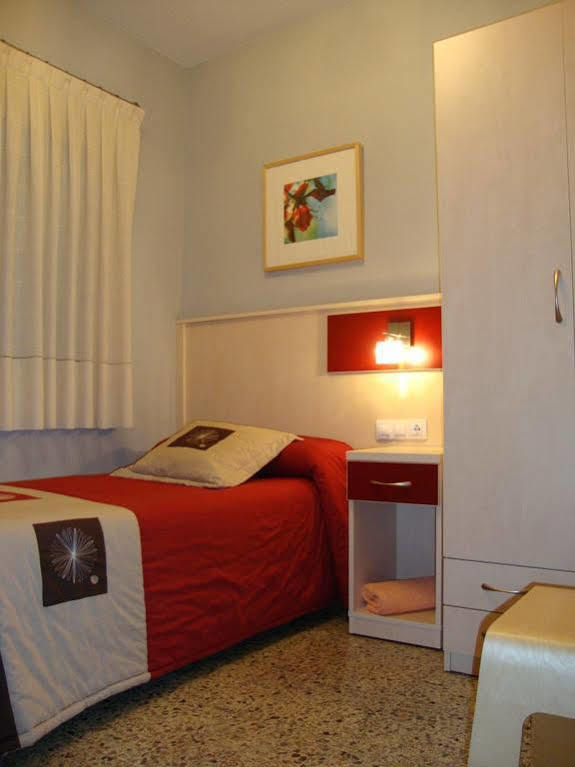 Hostal Badalona Esterno foto